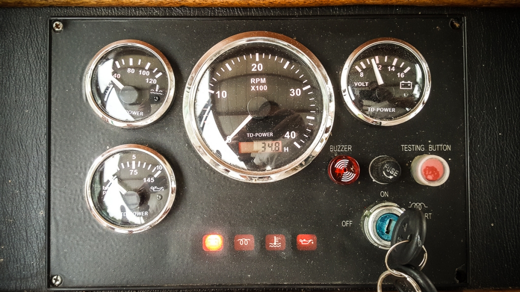 Perdita 2 TD-POWER marine diesel engine gauges